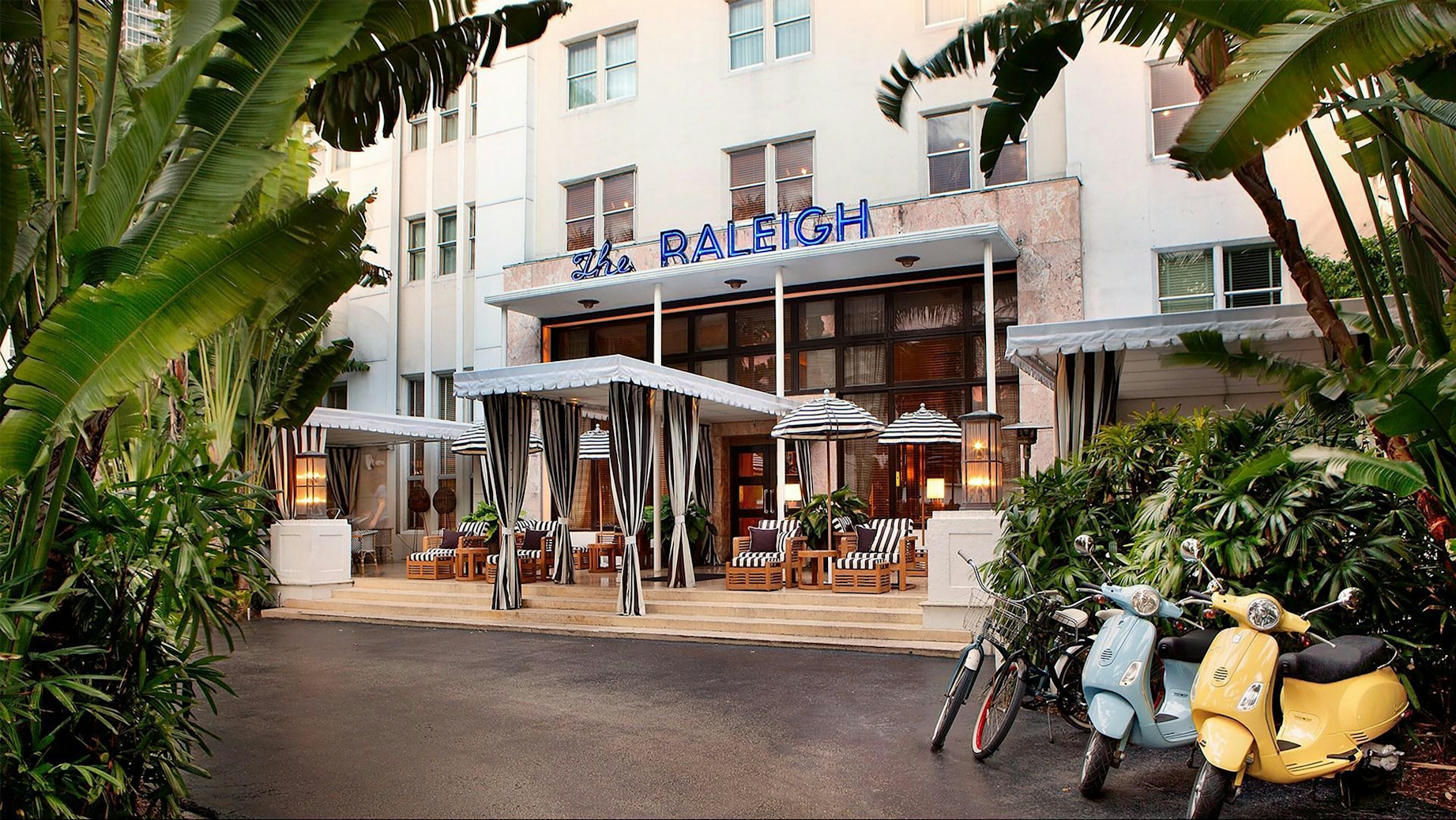 The Raleigh Miami Beach – historic hotel entrance