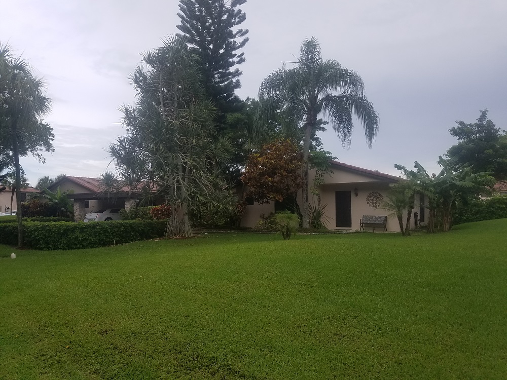 A villa and landscaped grounds at Vistas of Boca Lago